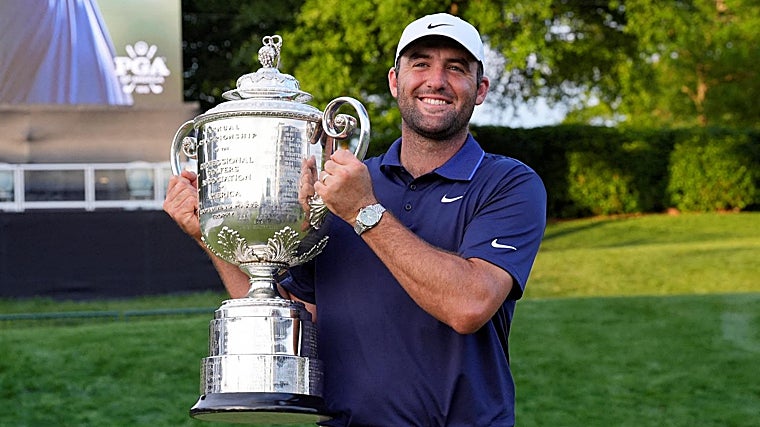Scotty Scheffler com o troféu PGA