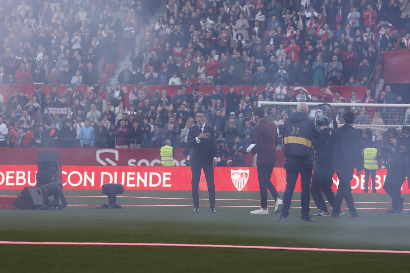 Navas estuvo arropado en todo momento por el calor sevillista