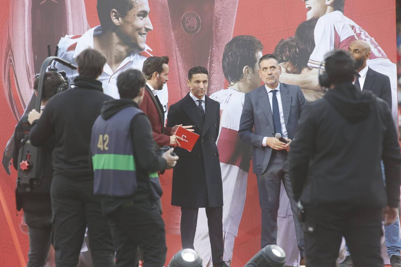 Navas estuvo arropado en todo momento por el calor sevillista