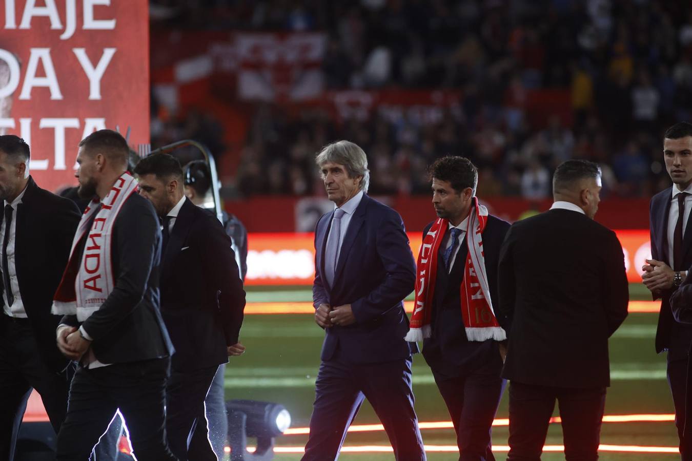 Navas estuvo arropado en todo momento por el calor sevillista