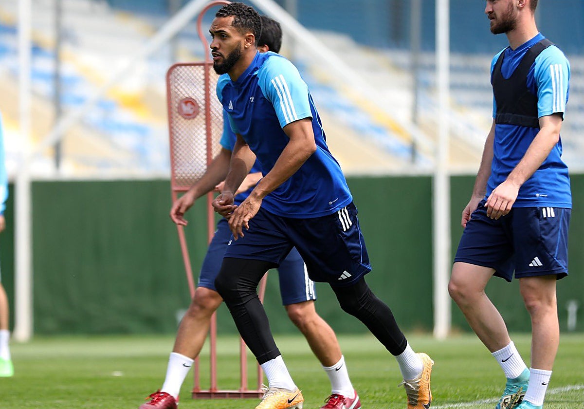 Juninho, en un entrenamiento con el Qarabag.