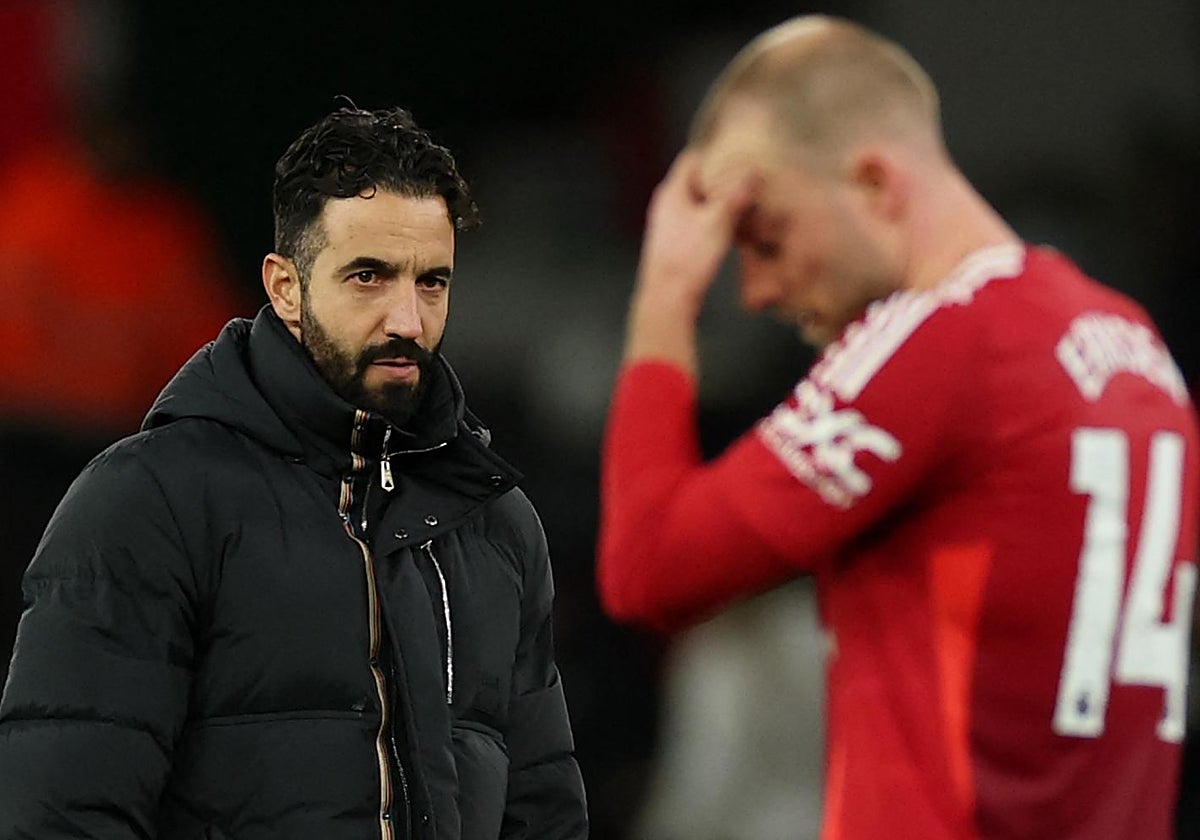 Amorim y Eriksen tras la derrota en Old Trafford ante el Newcastle United