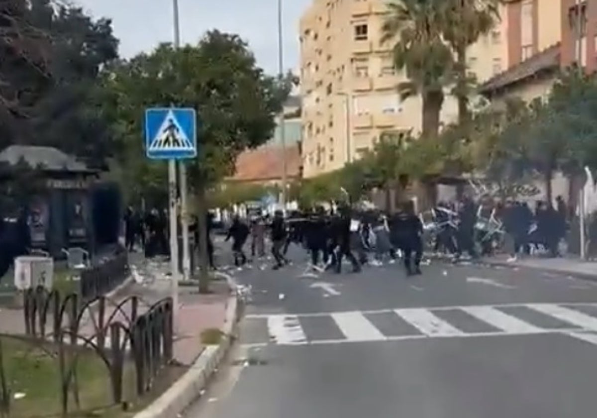 Batalla campal entre ultras del Málaga y del Frente Atlético en las inmediaciones de La Rosaleda