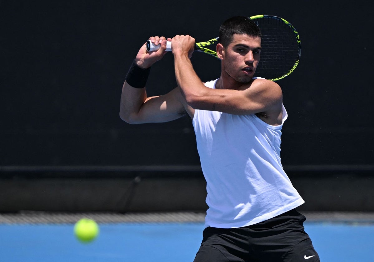 Carlos Alcaraz, durante un entrenamiento en Melbourne Park