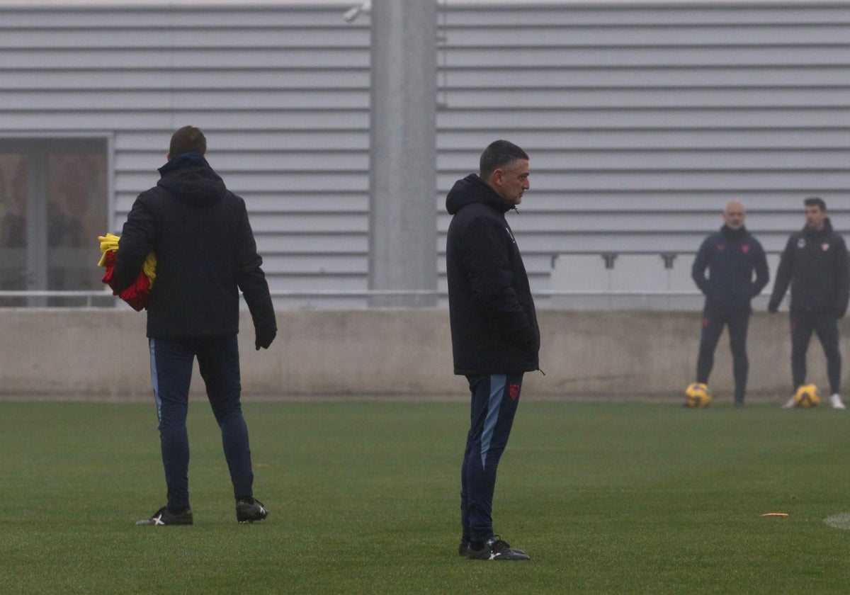 García Pimienta, en el inicio del entrenamiento de este viernes