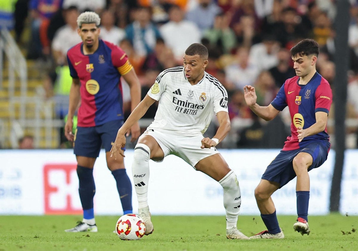 Mbappé, ante Cubarsí y Pedri