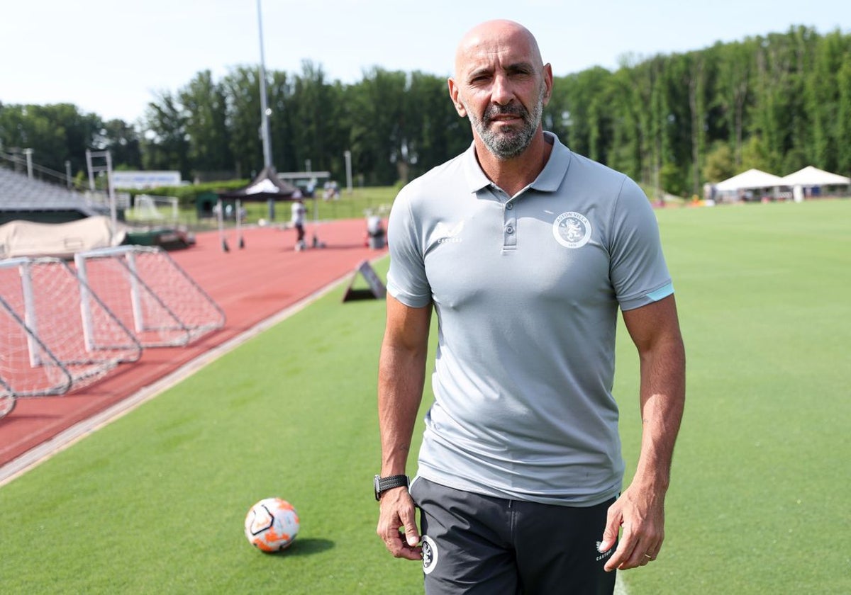 Monchi, en un entrenamiento del Aston Villa en pretemporada