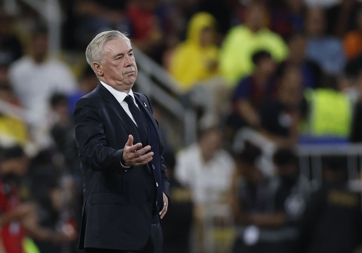 Ancelotti, durante la final de la Supercopa en Yeda