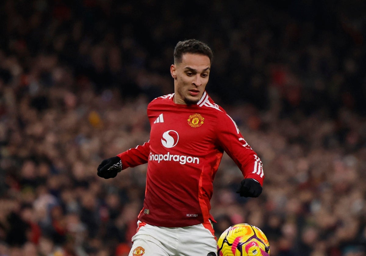 Antony, durante un partido reciente con el Manchester United