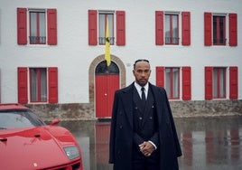 Lewis Hamilton arrasa en las redes con su primera imagen oficial en Maranello