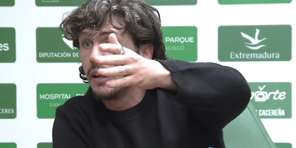 Javi Poves, el azote del Moscardó: «No sabía si rajar del Cacereño, pero sí voy a hacerlo ¿Enseño los mensajes? Nos vamos a reír»