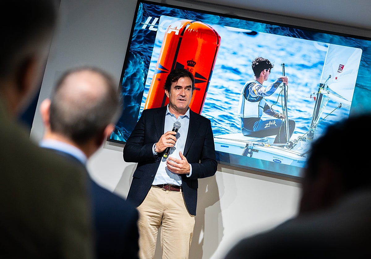 El presidente del RCR Alicante, Miguel López Barbero, durante la presentación