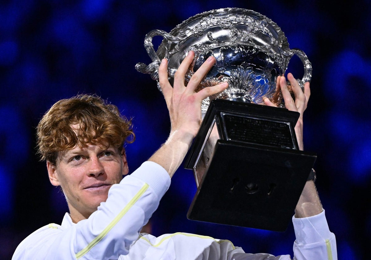 Sinner, con el trofeo del Abierto de Australia