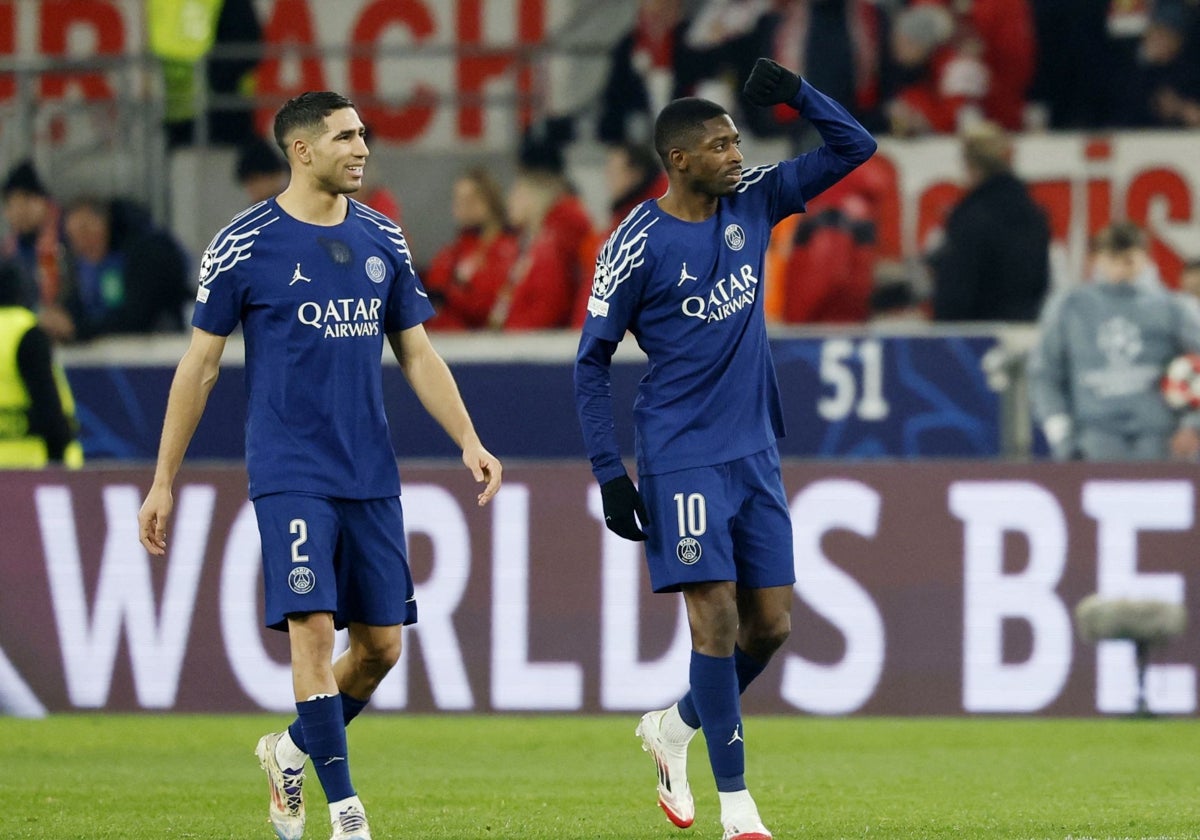 Dembélé, junto a Achraf, celebra uno de sus tres goles
