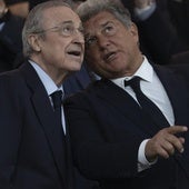 Florentino Pérez y Joan Laporta, en el Bernabéu durante partido de Liga de la pasada temporada