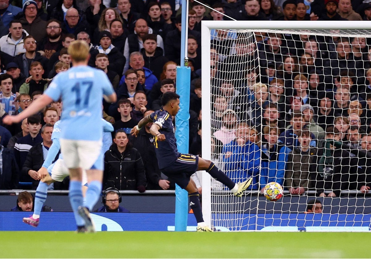 Rodrygo, en el momento de hacer el 0-1 en el Etihad la pasada temporada