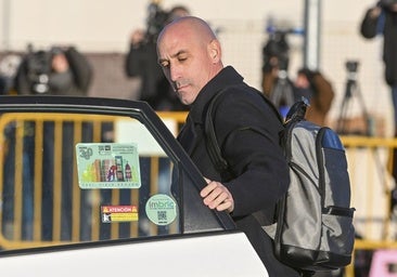 ¿A qué delitos se enfrenta Luis Rubiales por su beso a Jenni Hermoso y qué condena podría recibir?