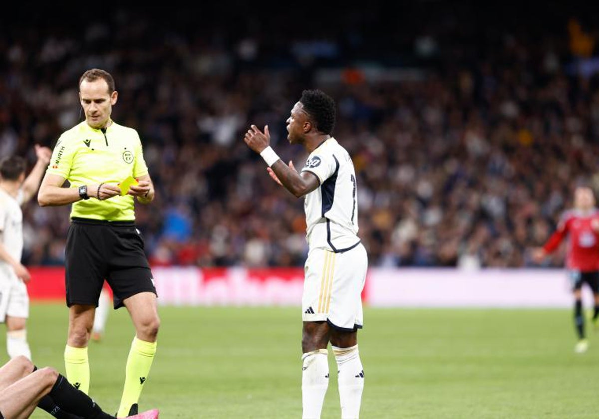 Vinicius protesta en un partido del Real Madrid