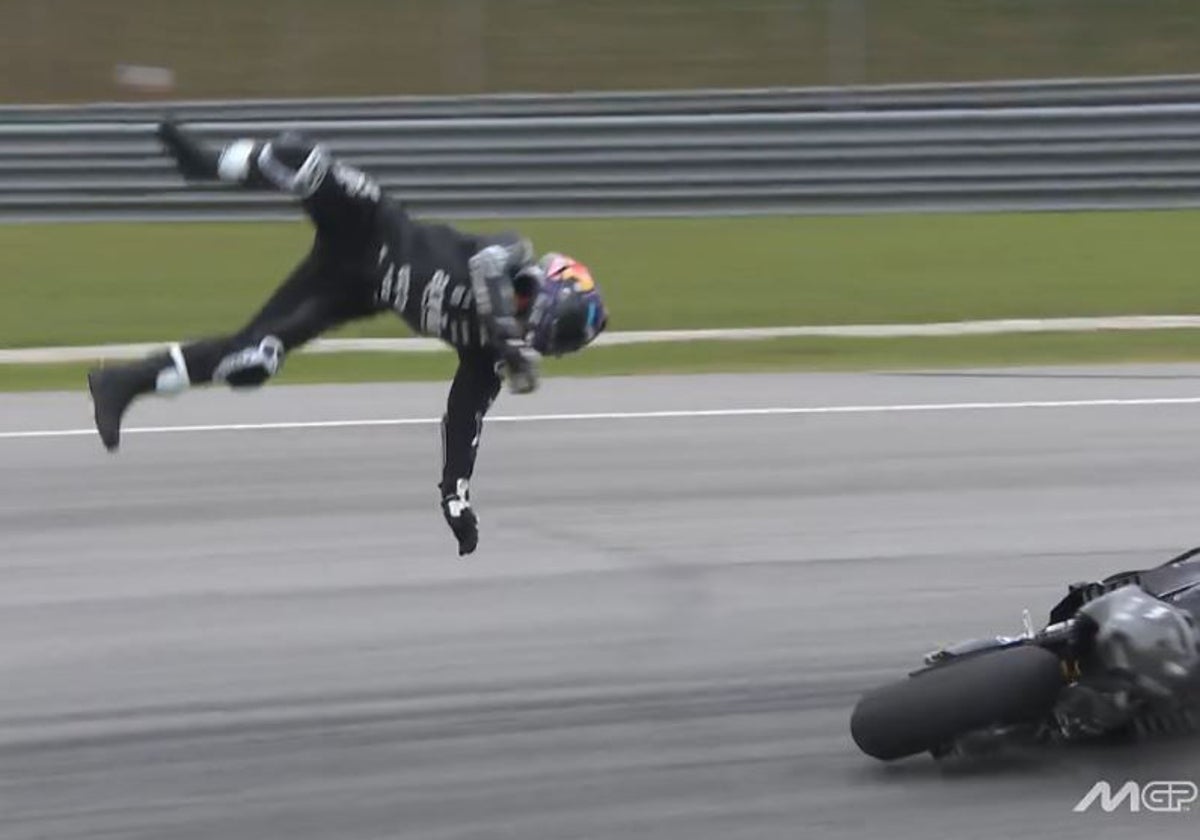 Jorge Martín, llevado al hospital tras una durísima caída en el primer día de test en Sepang