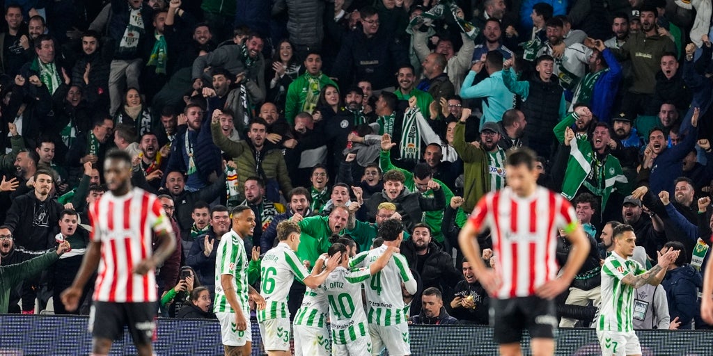 El Betis denuncia ante la Policía los insultos recibidos por jugadores del Athletic y una periodista