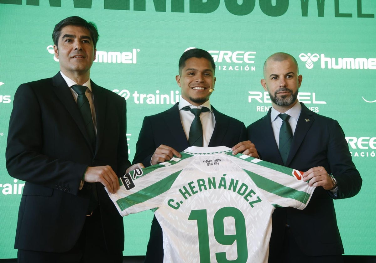 Ángel Haro y Manu Fajardo portan el dorsal 19 que llevará el Cucho Hernández