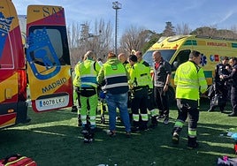 Salvan la vida a un árbitro de 29 años que sufrió una parada cardíaca durante un partido de fútbol