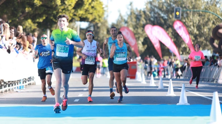 Corredores en anteriores ediciones de la Media Maratón de Almería