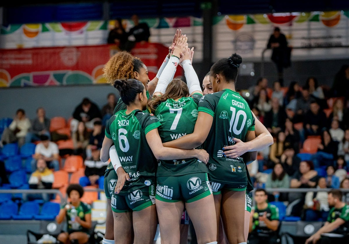 Las jugadoras del Fundación Unicaja Andalucía, celebrando la consecución de un punto