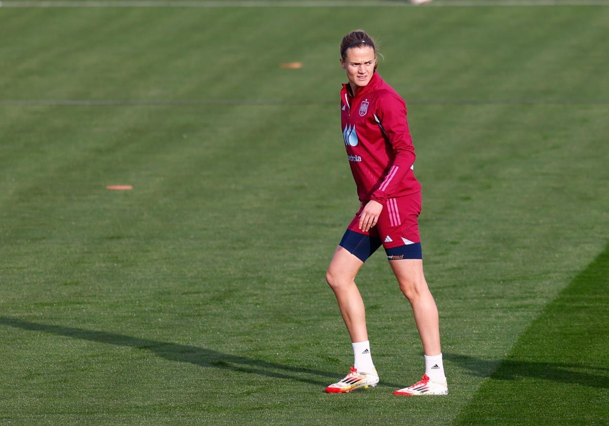 Irene Paredes, durante un entrenamiento con la selección española