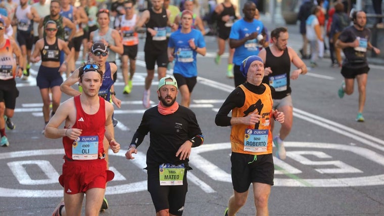 ¿Has corrido el Zurich Maratón de Sevilla 2025? Búscate en las imágenes