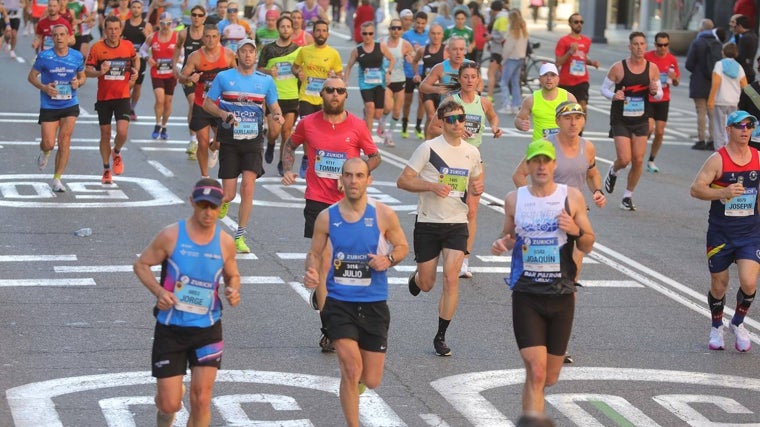 ¿Has corrido el Zurich Maratón de Sevilla 2025? Búscate en las imágenes