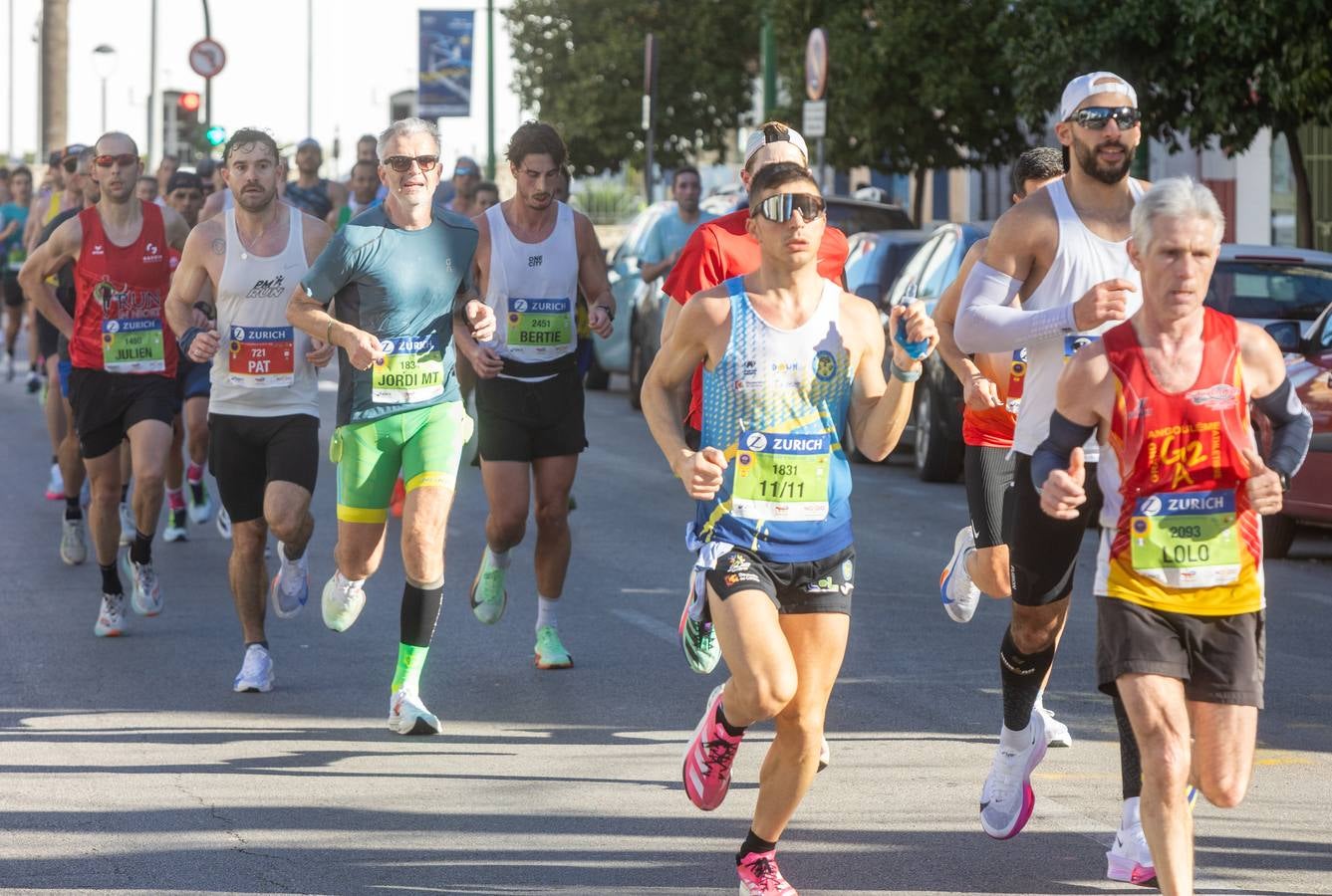 La maratón recorrió alguno de los principales barrios de la capital hispalense