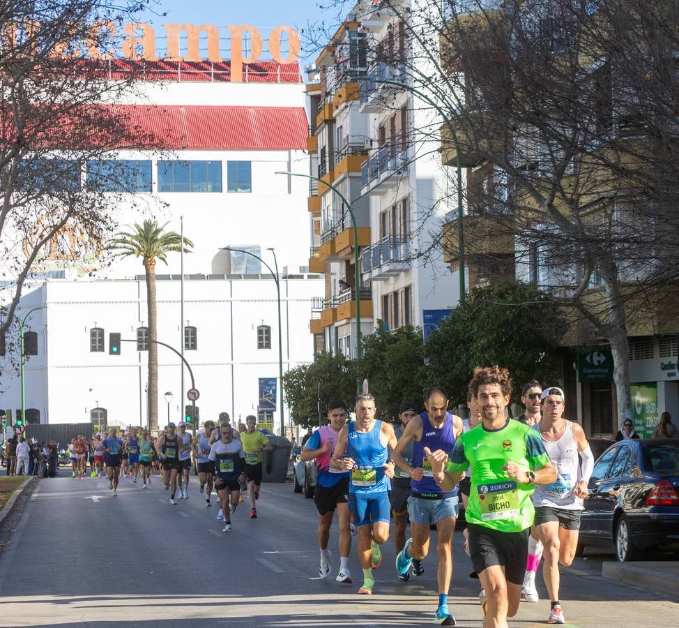 La maratón recorrió alguno de los principales barrios de la capital hispalense