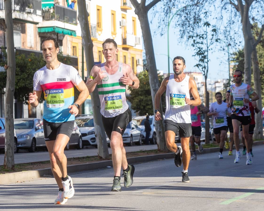 La maratón recorrió alguno de los principales barrios de la capital hispalense