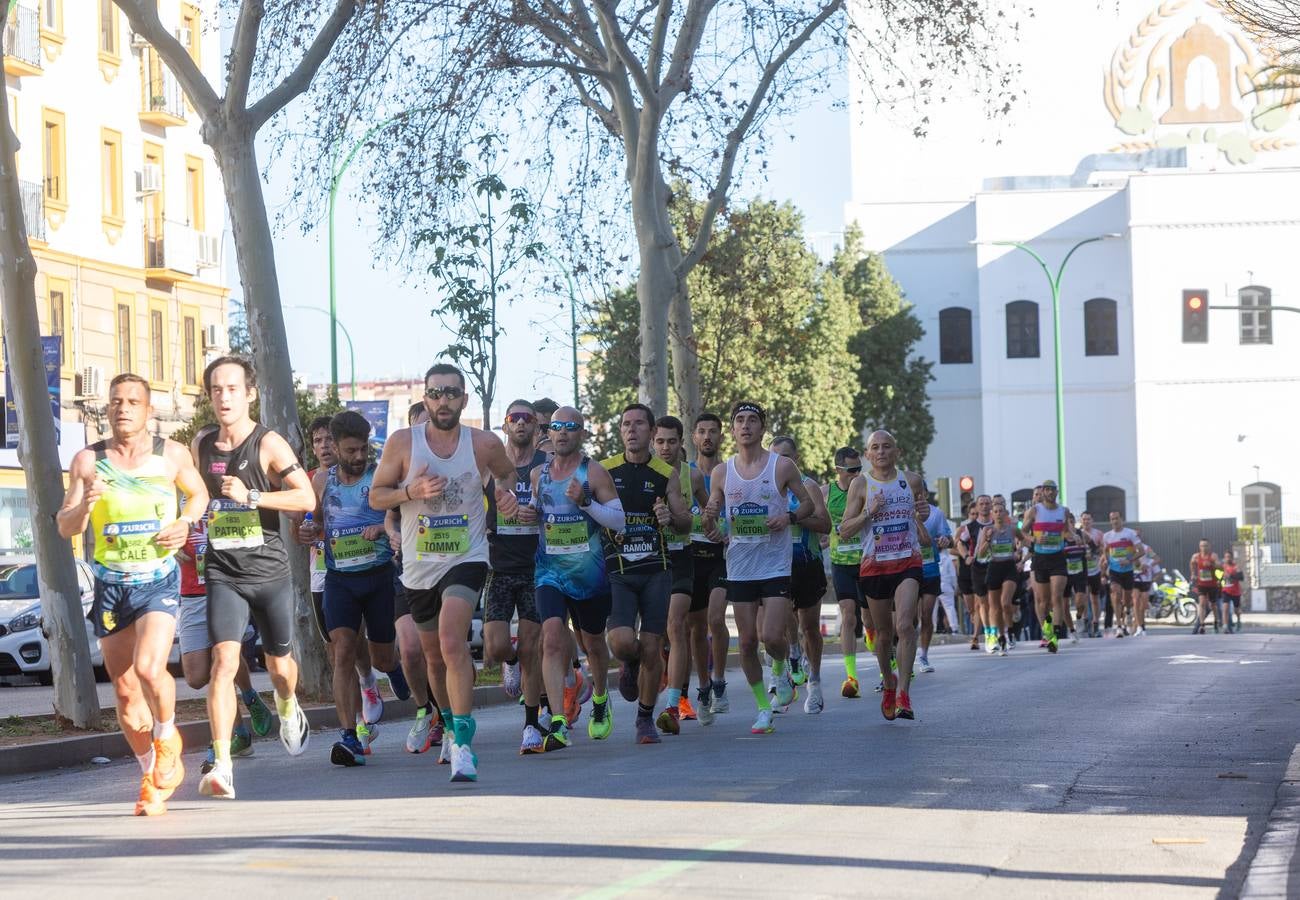 La maratón recorrió alguno de los principales barrios de la capital hispalense