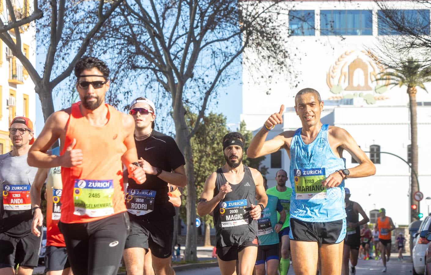 La maratón recorrió alguno de los principales barrios de la capital hispalense