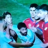 El salvaje puñetazo a un rival en un campo de fútbol