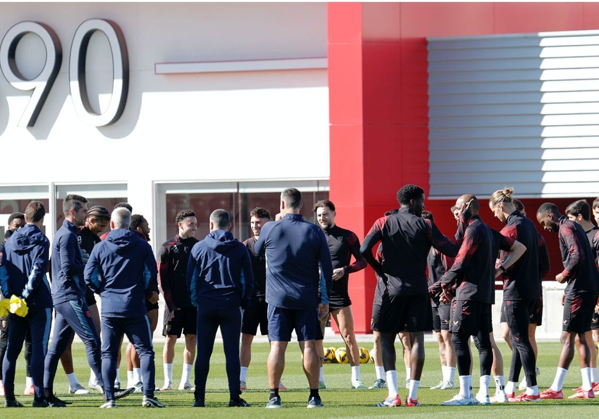 Entrenamiento del Sevilla previo al duelo ante el Mallorca en la ciudad deportiva