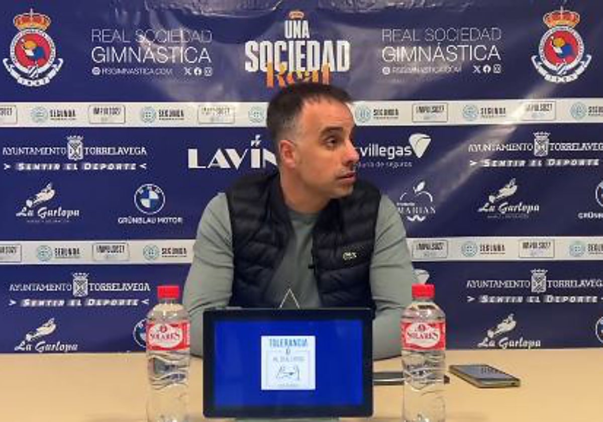 De la petición de respeto a los árbitros a una ácida crítica: «No se les puede hablar, pero ellos hacen comentarios soeces y ridículos»