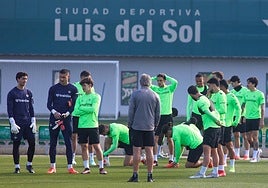 Alineaciones del Real Betis - Real Madrid de LaLiga EA Sports 2024-2025: onces y banquillo de suplentes