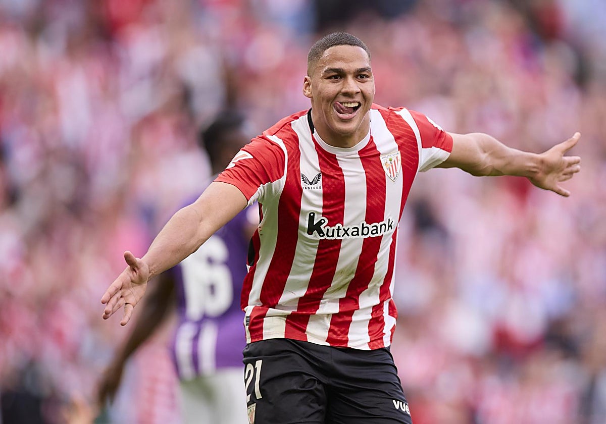 Sannadi celebra su primer gol con el Athletic