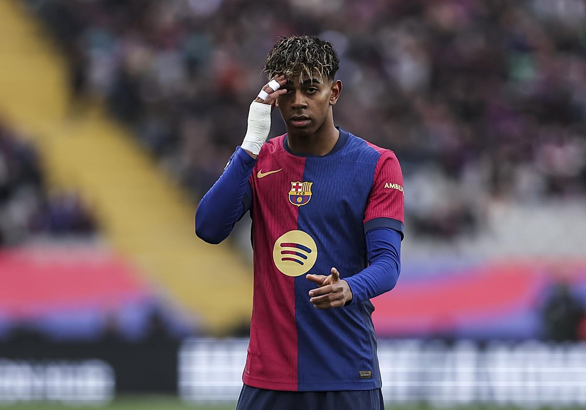 Lamine Yamal, durante el partido ante la Real Sociedad