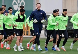 Alineaciones oficiales del Betis - Vitória de Guimarães de la Conference League 2024-2025: Aitor, Natan y Perraud, entre las novedades