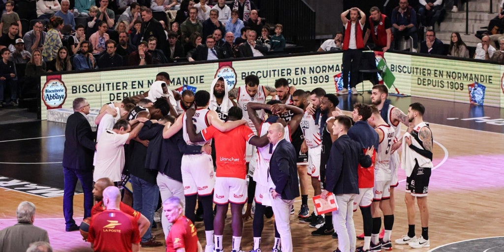 Un jugador de baloncesto sufre un infarto durante el partido en el que debutaba con su nuevo club