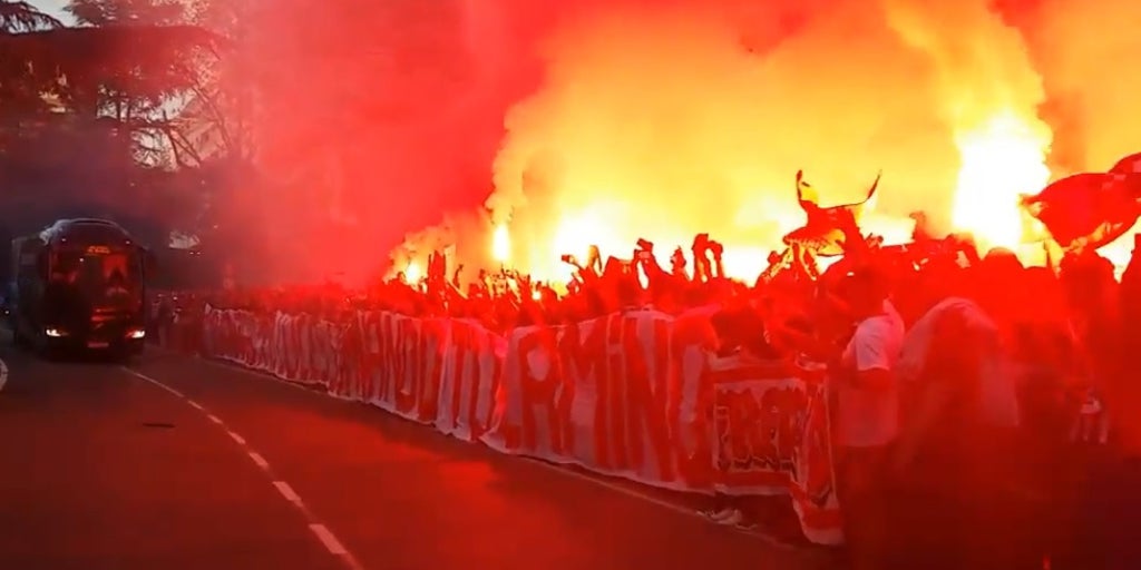 Brutal recibimiento al Atlético: la ardiente pasión rojiblanca calienta la noche madrileña