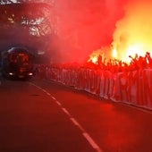 Brutal recibimiento al Atlético: la ardiente pasión rojiblanca calienta la noche madrileña