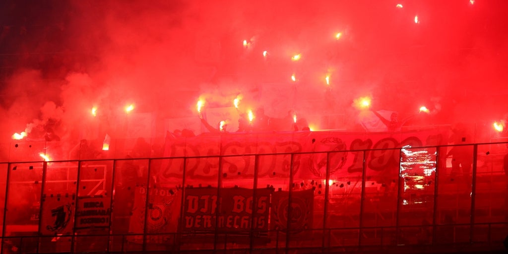 Batalla campal en Montjuic: ultras del Benfica desataron una pelea tras la derrota