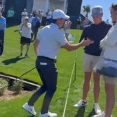 McIlroy le quita el teléfono a un joven jugador que se burló de él tras fallar un golpe