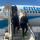 Isco bajando del avión