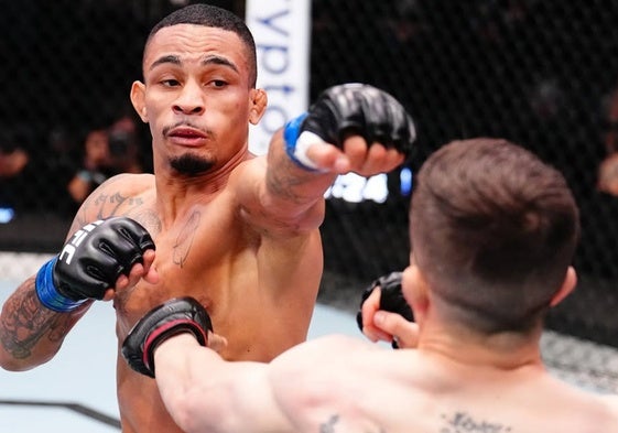 André Lima golpeando a Dani Bárez